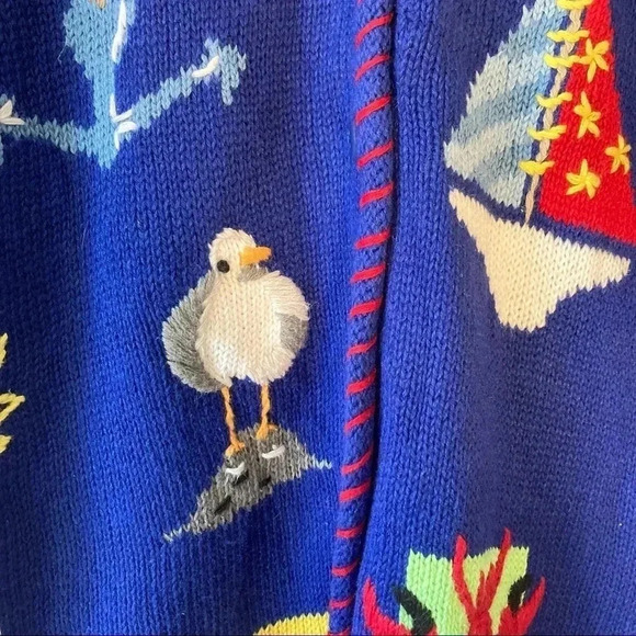 Vintage embroidered coastal  sweater ocean theme - Picture 5 of 9